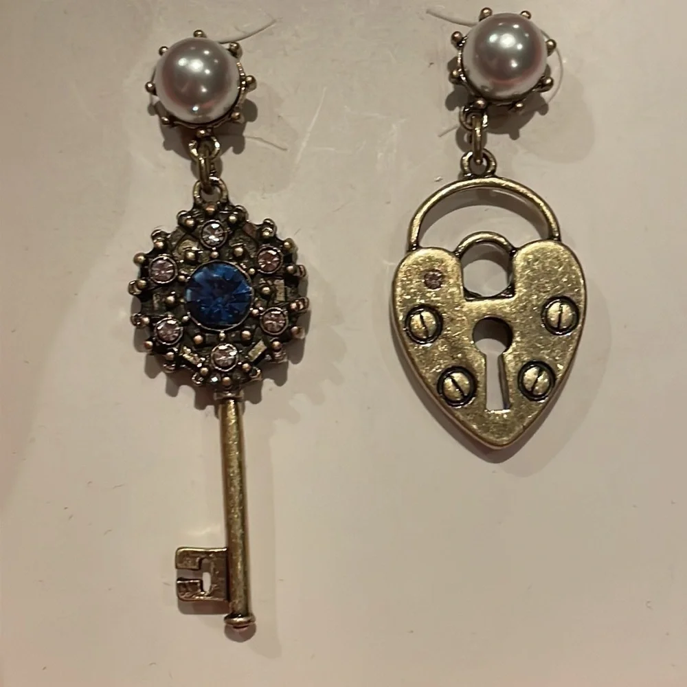 Betsey Johnson Lock and Key Earrings NWOTS - Picture 3 of 5